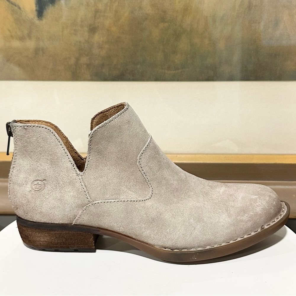 🌸BORN🌸 Kerri Suede Ankle Block Heel Booties Size: 6M - Picture 4 of 16